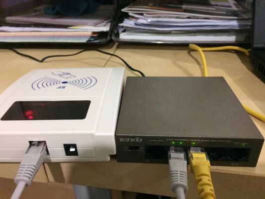 Desktopgebruik TCP RFID Proximity POE Card Reader Schrijver met LCD-scherm